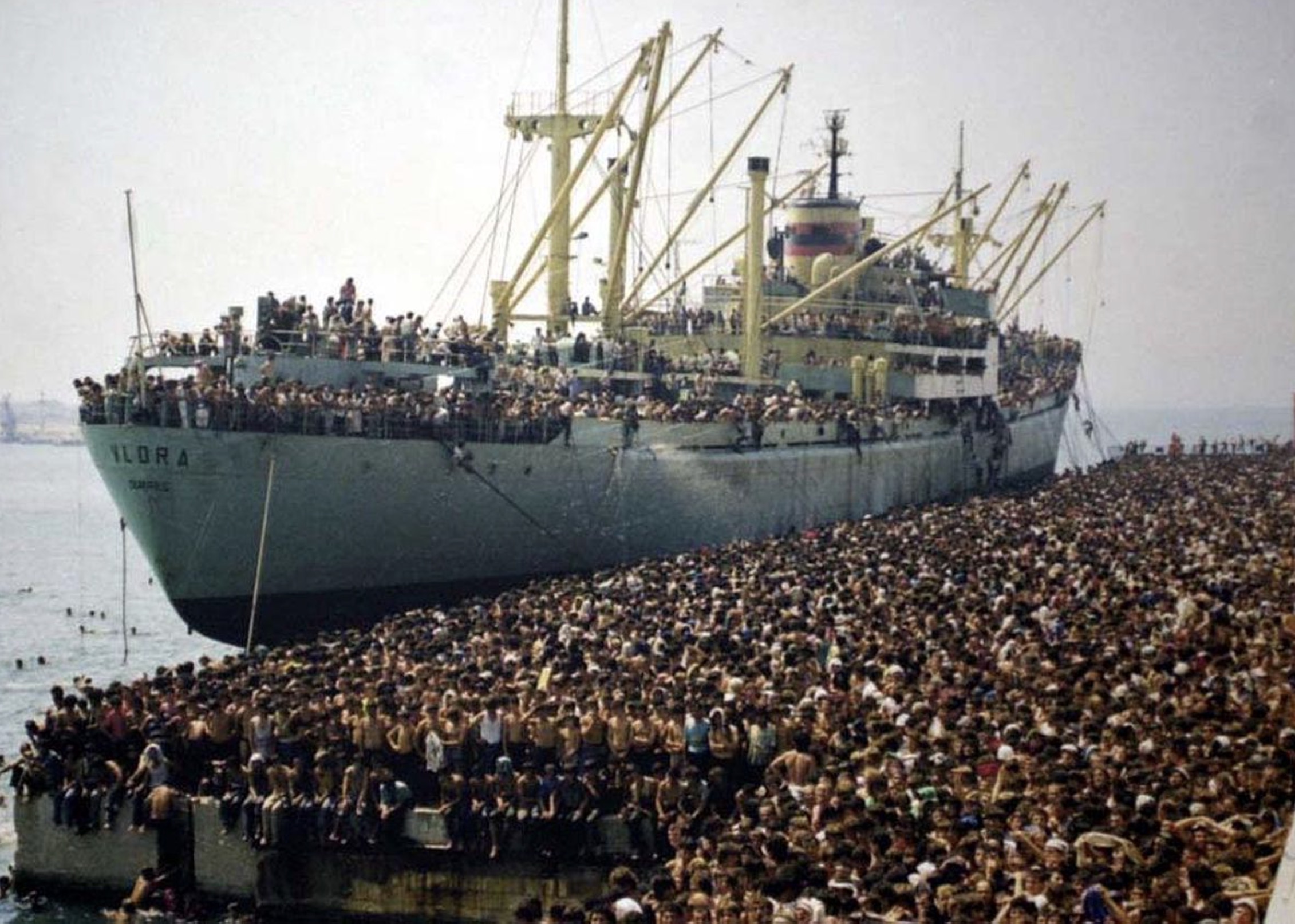 More than 20 thousand Albanian refugees in the port of Bari, Italy, after arriving on board the Vlora ship, 1991 